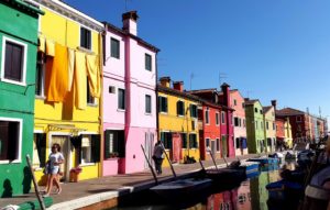 lisola-di-burano-gondole-merletti-e-case-colorate-2-300x191 L'Isola di Burano: gondole, merletti e case colorate
