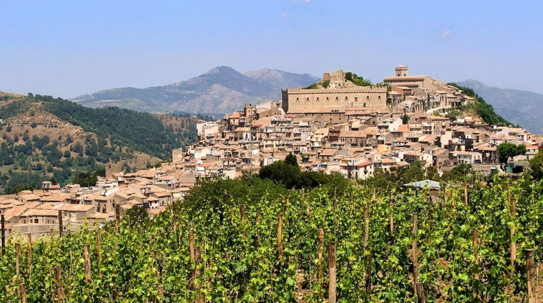 Montalbano Elicona: fascino medievale e naturale